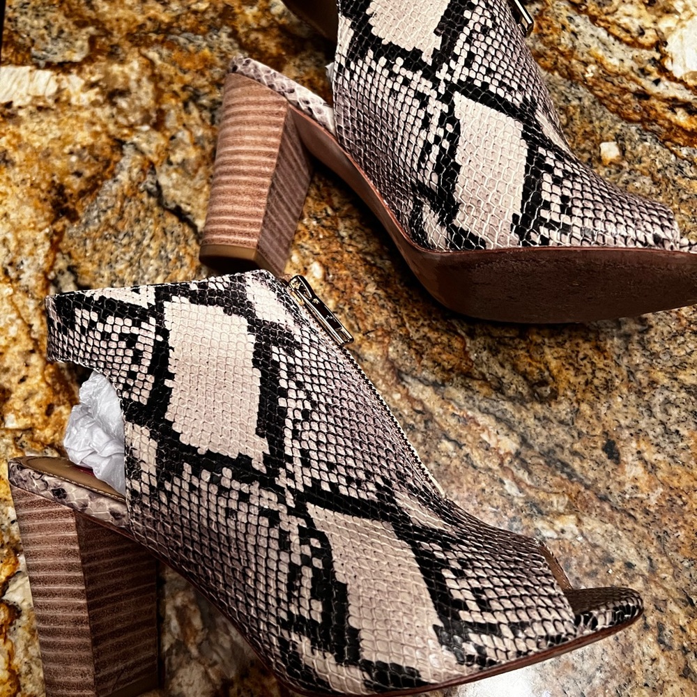 Elaine Turner Snakeskin print heel